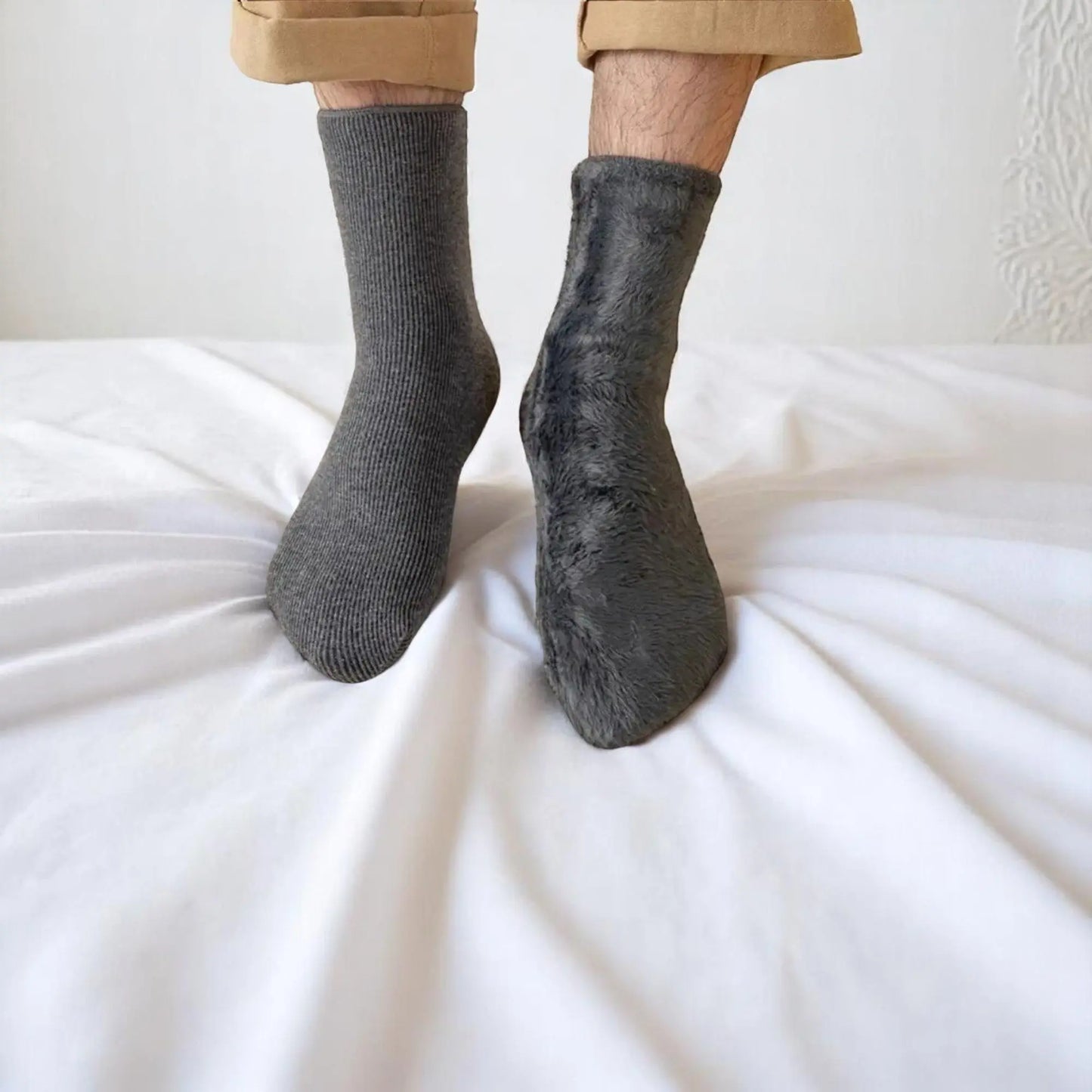 Chaussettes d'hiver fourrées homme, un pied retourné en fourrure.