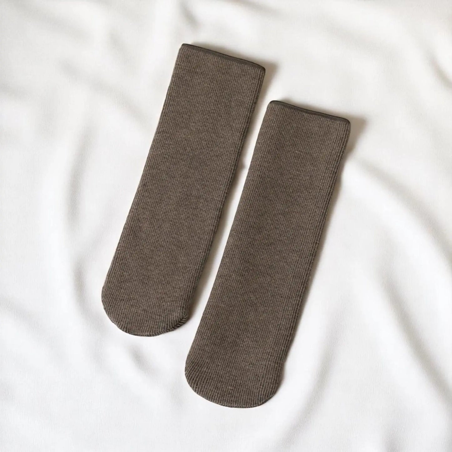 Paire de chaussettes marron foncé pour homme, tissu côtelé.