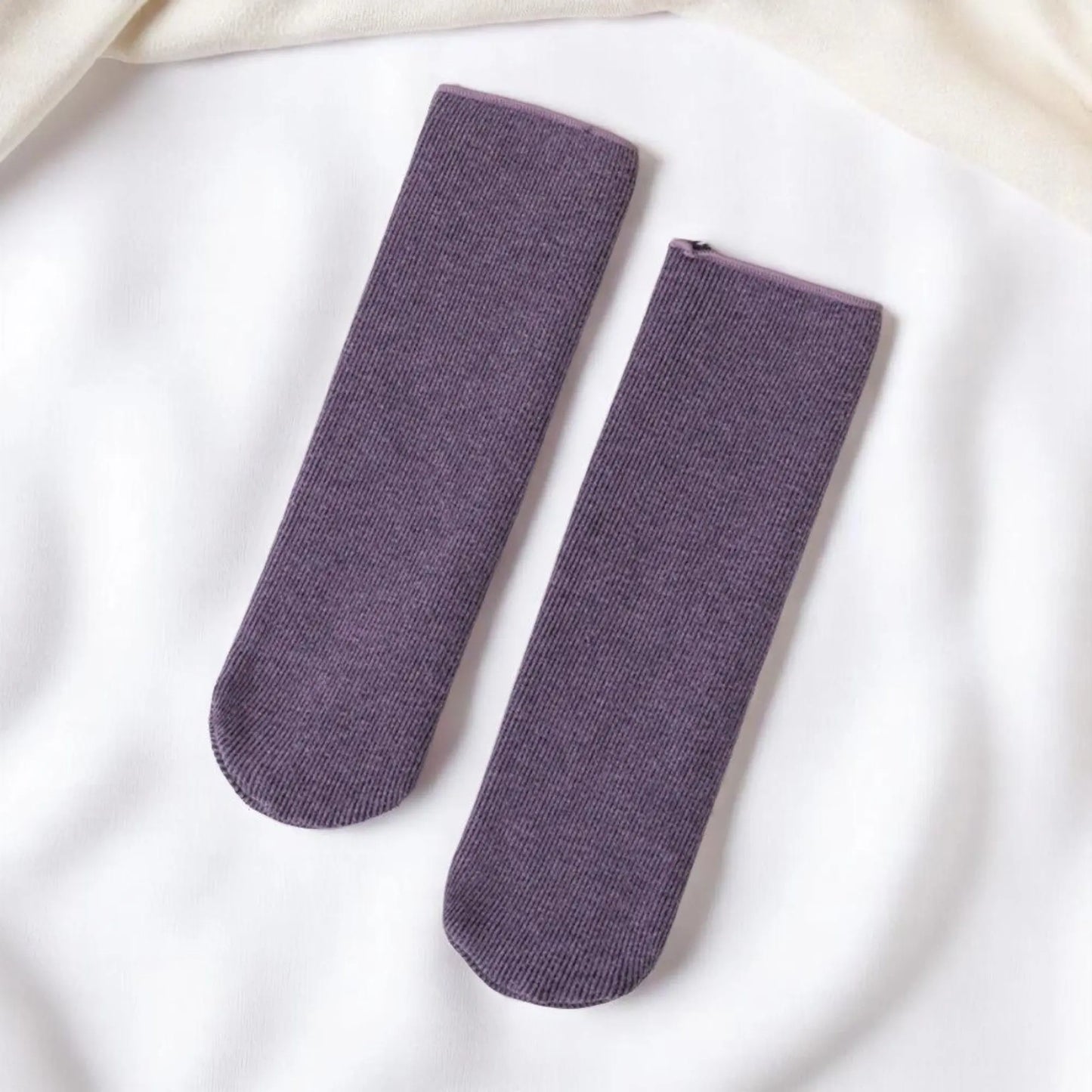 Chaussettes hiver homme couleur violette, style discret.