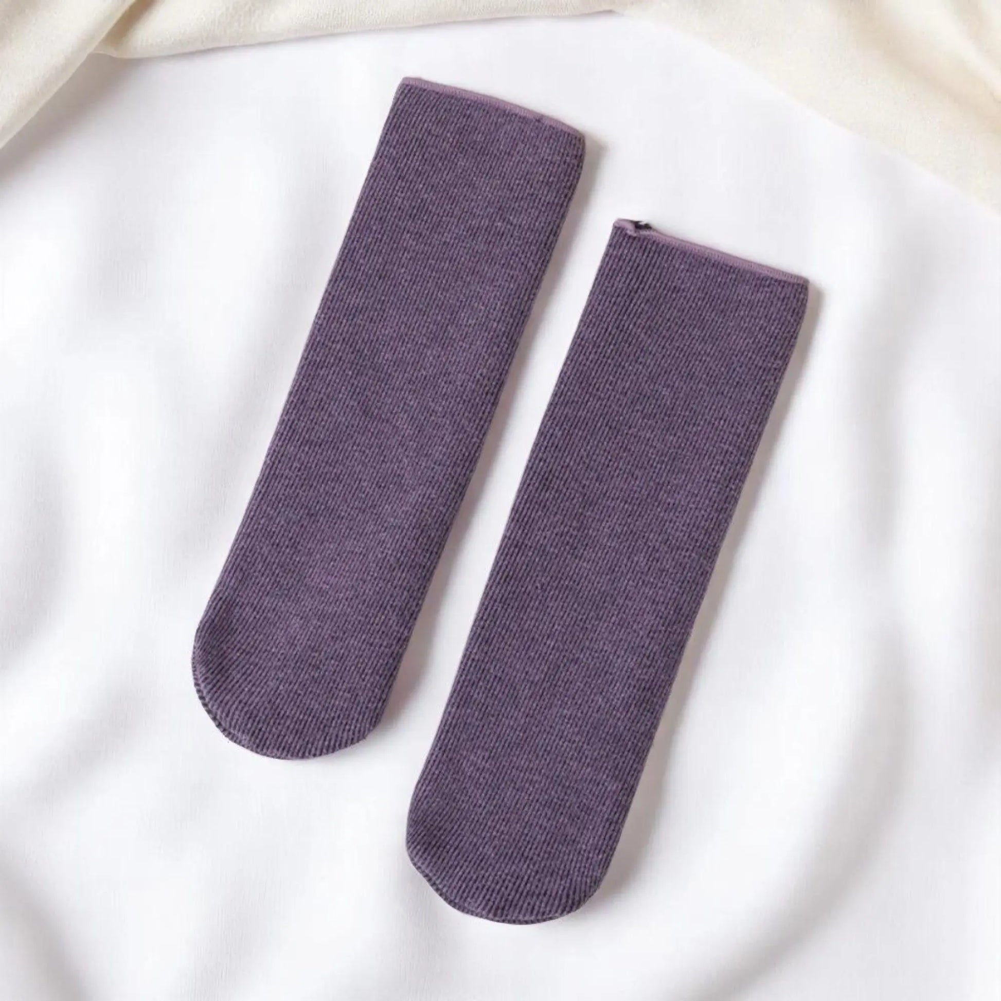 Chaussettes hiver homme couleur violette, style discret.