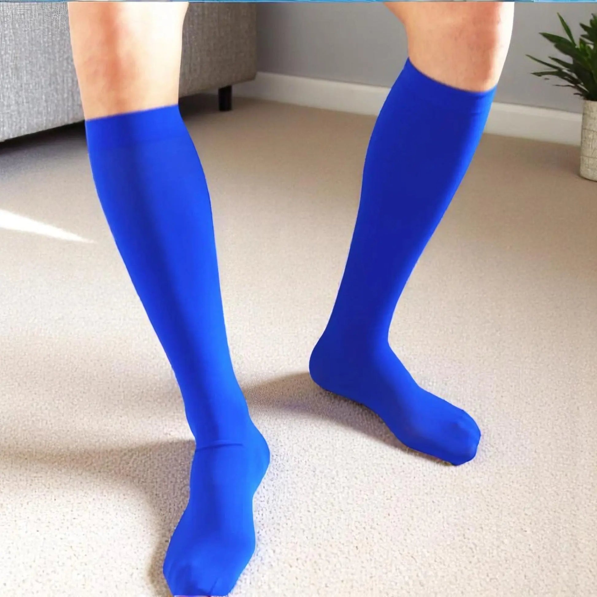Chaussettes longues bleu électrique homme, confort optimal.