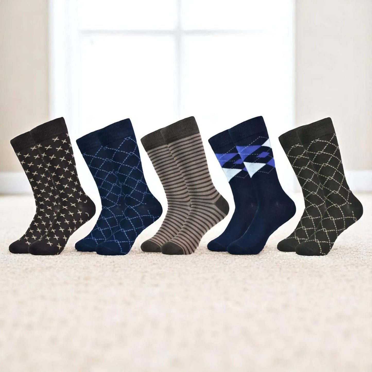 Chaussettes homme à rayures et motifs bleu marine pour un style discret.