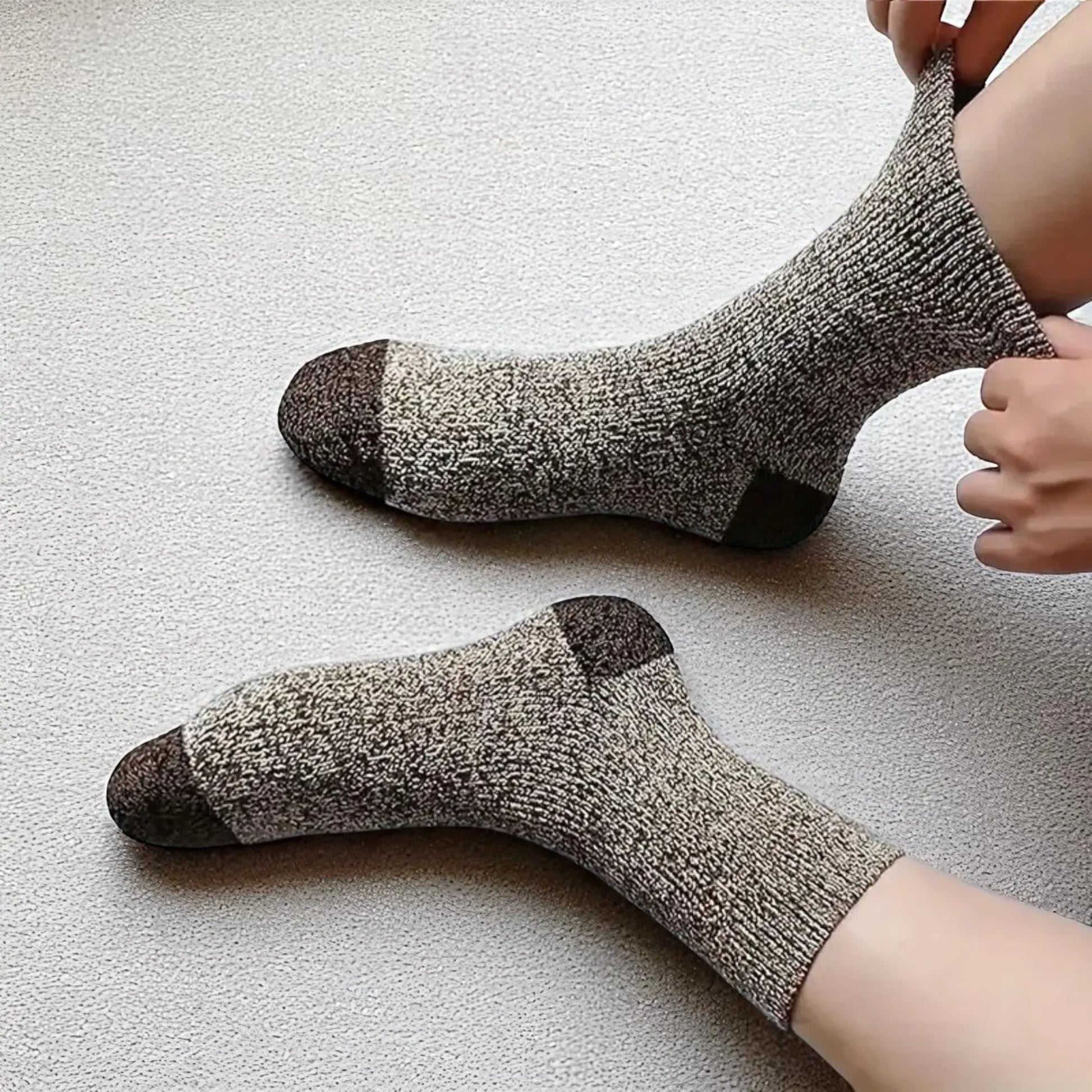 Paire de chaussettes en laine pour homme avec talon et pointe renforcés – Idéales pour l’hiver.