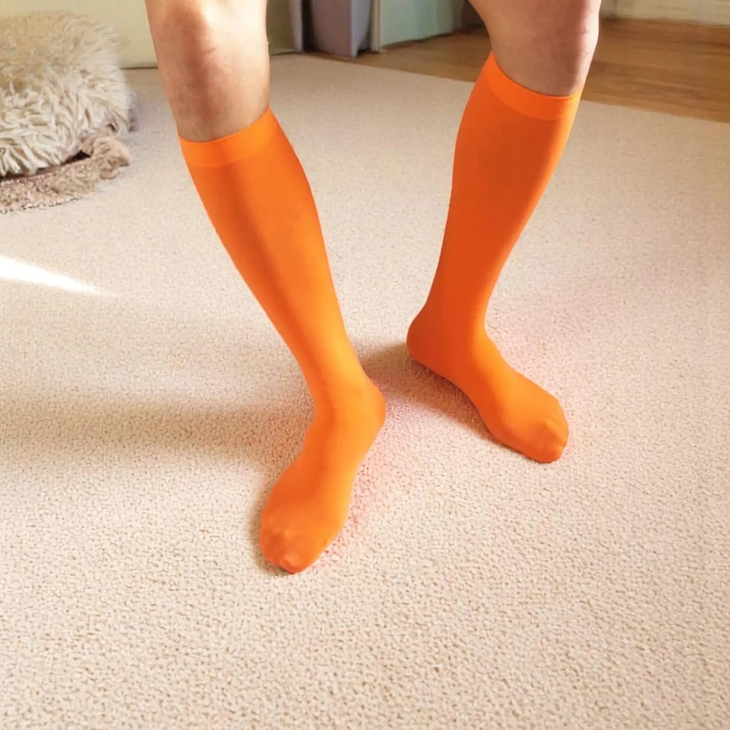 Chaussettes homme sans couture orange, confort et style.