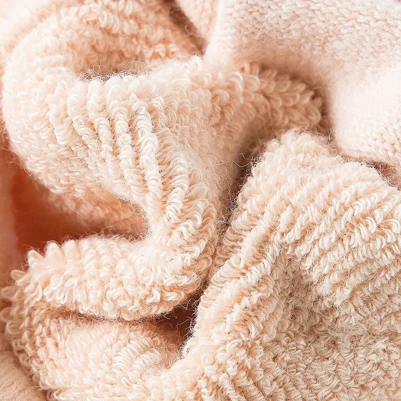 Chaussettes yoga antidérapantes DouxSok – matière douce et confortable.