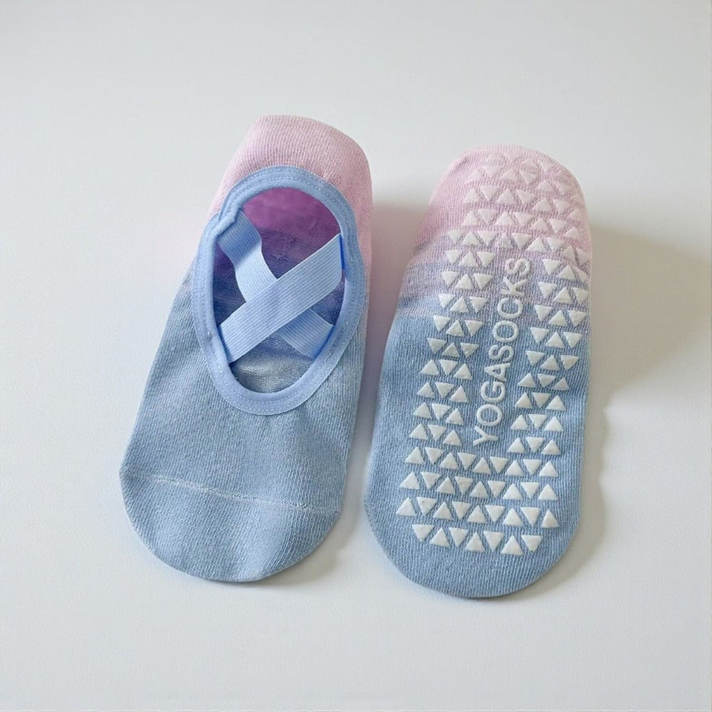 Chaussettes yoga antidérapantes bleu et rose Les ZenFlex, tissu respirant et bride élastique.