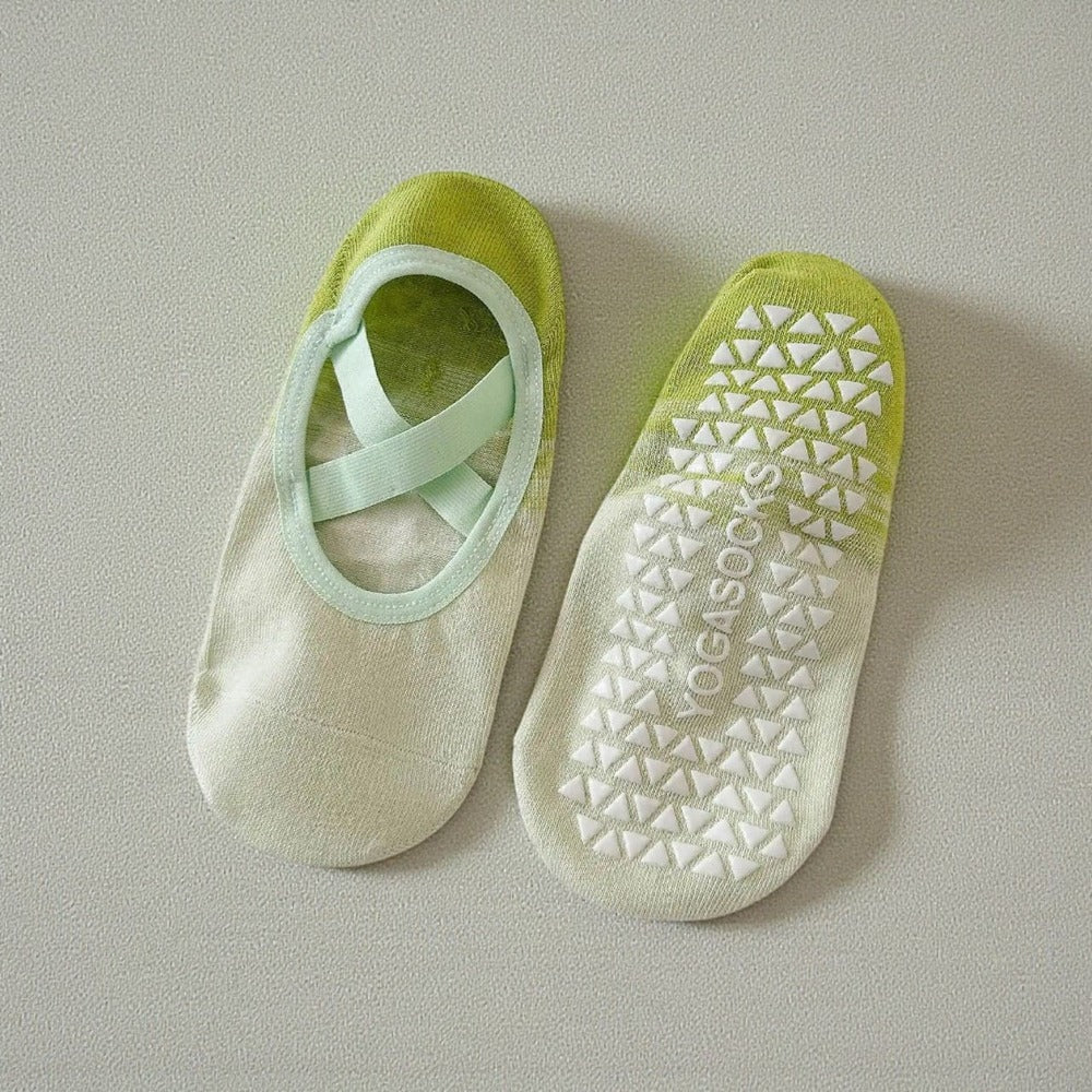 Chaussettes yoga antidérapantes dégradé vert Les ZenFlex avec zones grip pour pilates et fitness doux.