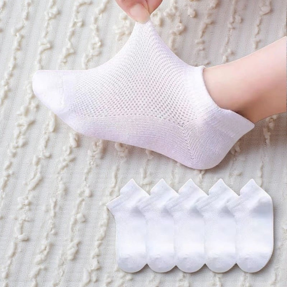 Lot de socquettes enfant blanches, pratiques pour le quotidien.