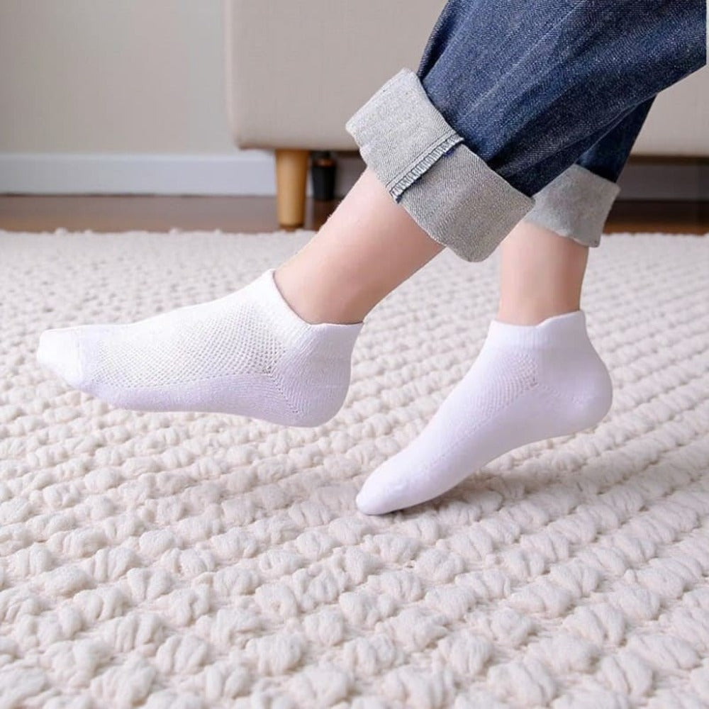 Socquette enfant douce portée à la maison, idéale pour le confort des pieds.